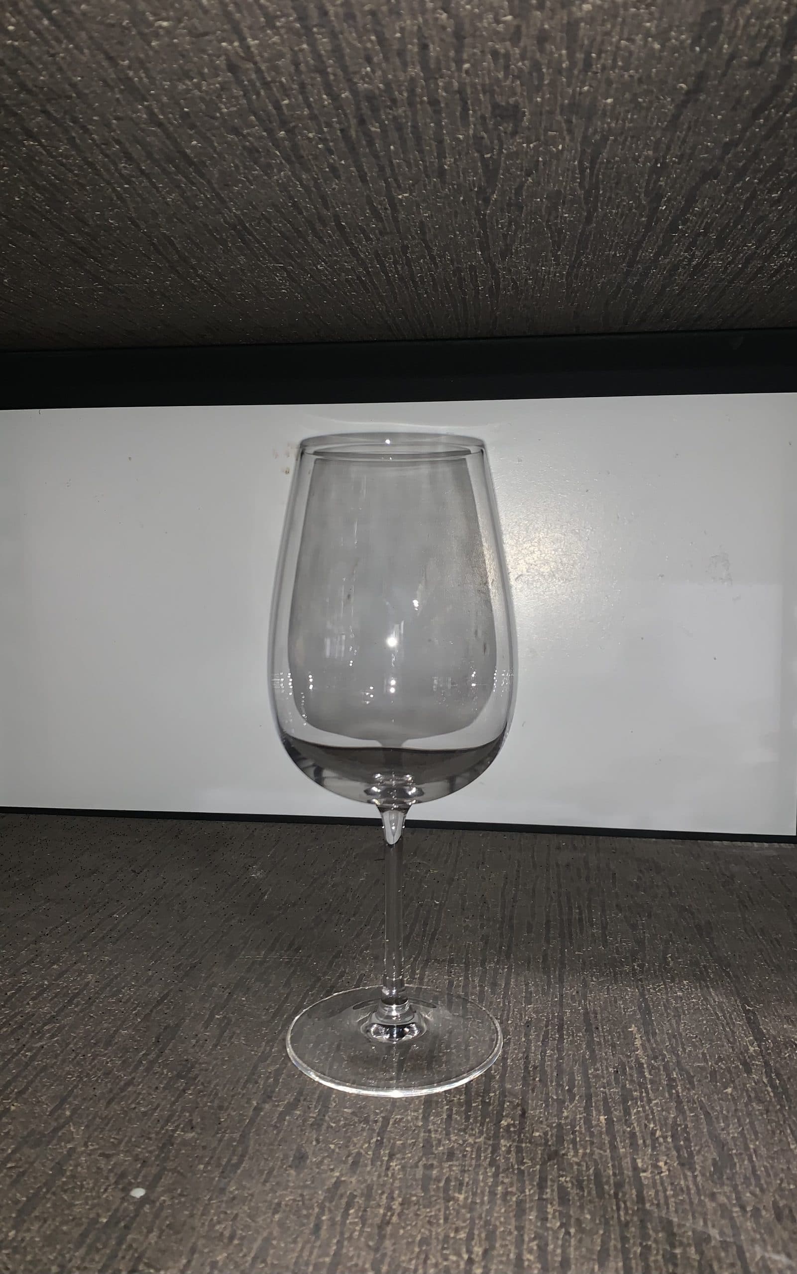 Single Oversized Classic Wine Glass 9"